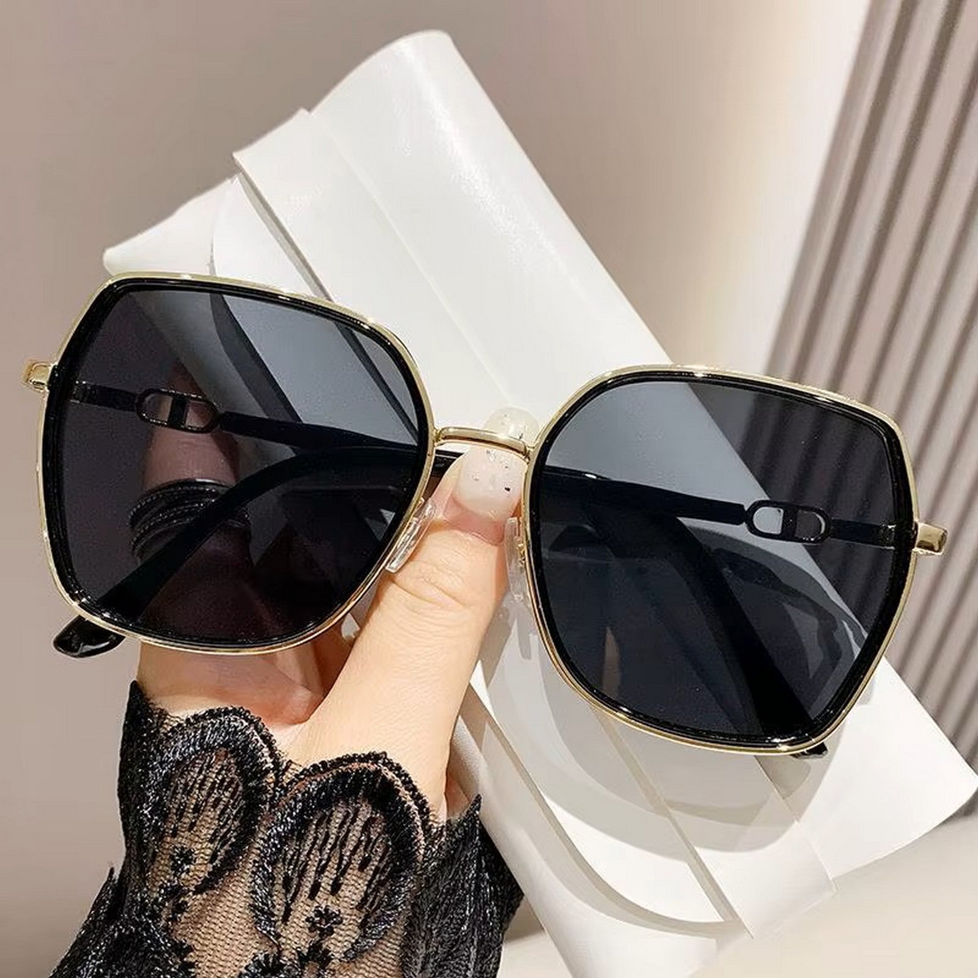 Dervin UV Protected Oversized Sunglasses for Women (Black)
